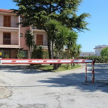 Quadrilocale Botte, A 100 M Dal Mare