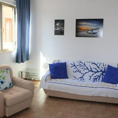 Quadrilocale Botte, A 100 M Dal Mare